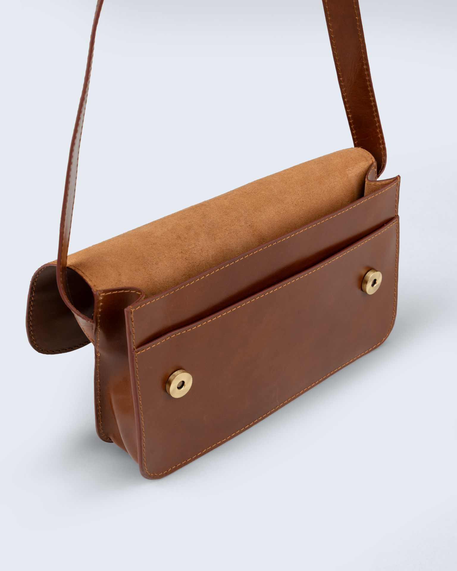 Perspective view of the Tannery Mor bag with brass closures